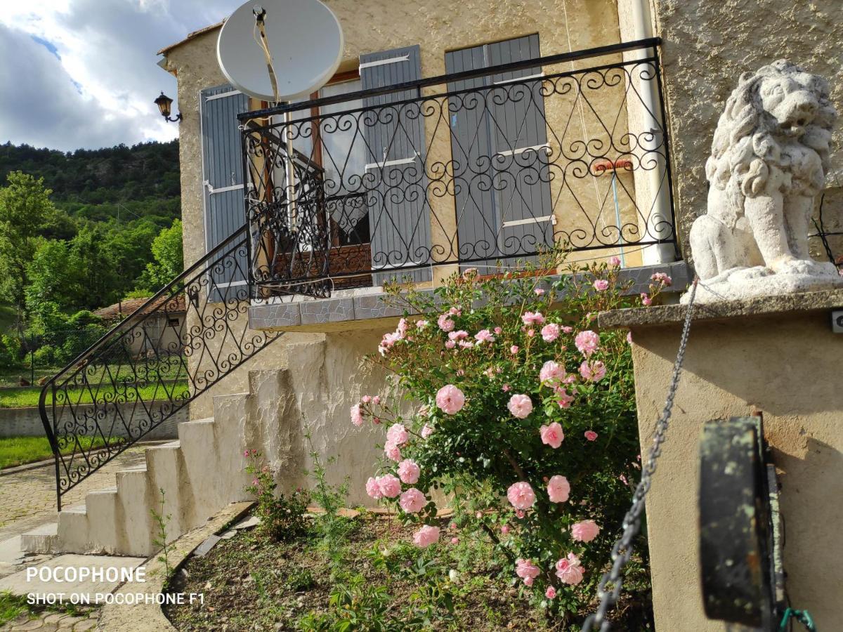 Comme Chez Vous Villa Bayons Kültér fotó